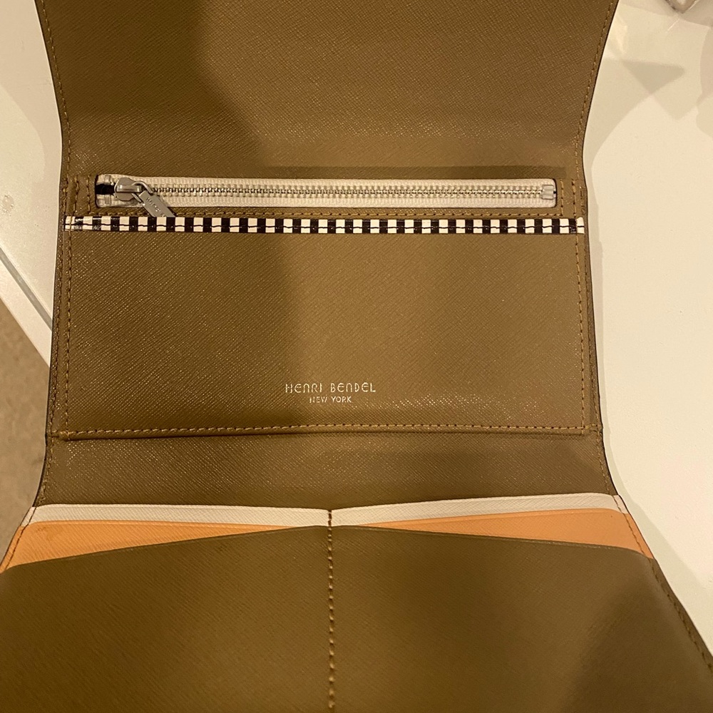 Henri Bendel wallet